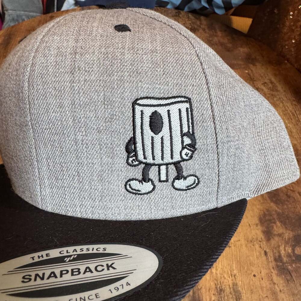 NWT Guerrilla Trash Can Embroidered Heather Grey Flat Bill Snapback Hat - Picture 2 of 7
